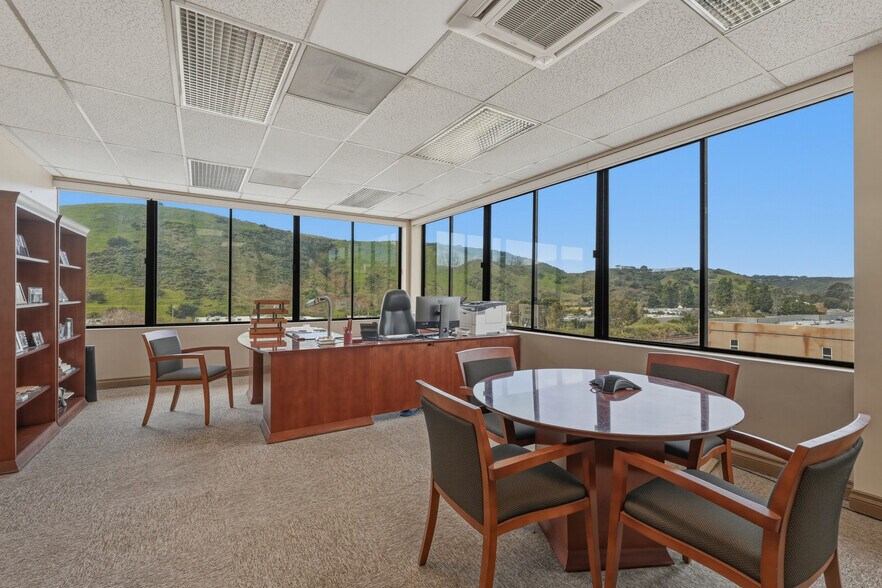 More Photos Of 10505 Sorrento Valley Rd, San Diego Office For Sale