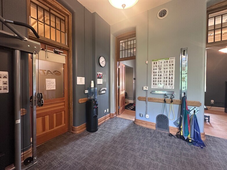 More Photos Of 830 Cottageview Dr, Traverse City Loft Creative Space For Sale
