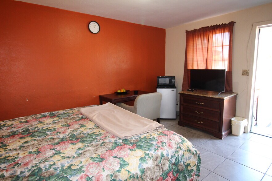 More Photos Of 7330 4th St N, Saint Petersburg Hotel For Sale