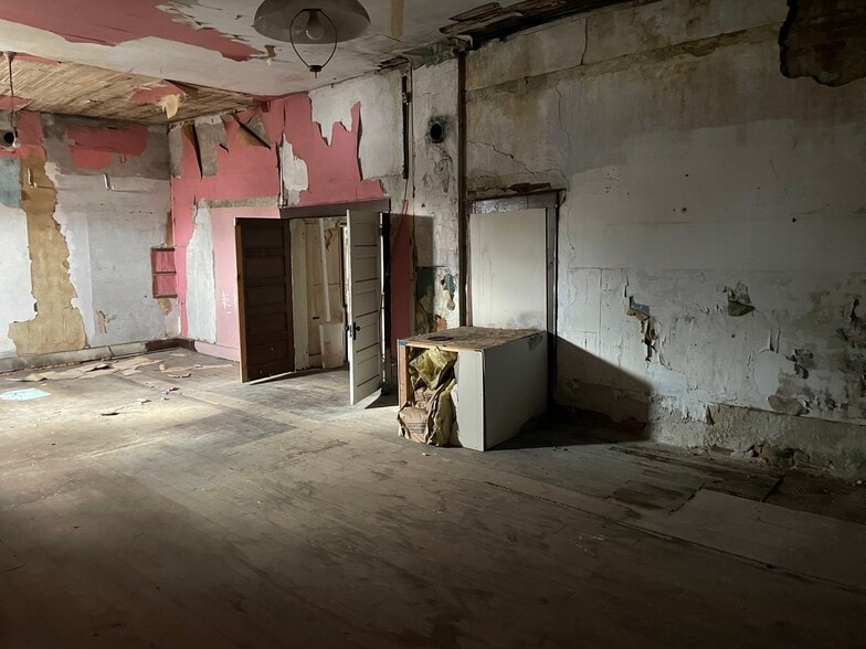 More Photos Of 60-64 Saline St, Petersburg Storefront Retail Residential For Sale