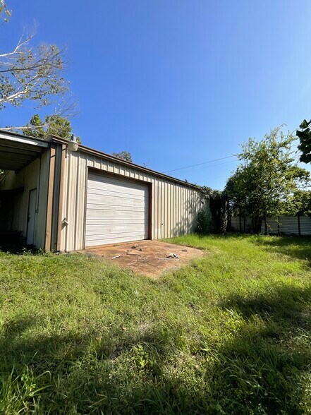 More Photos Of 609 Oak St, La Marque Warehouse For Sale