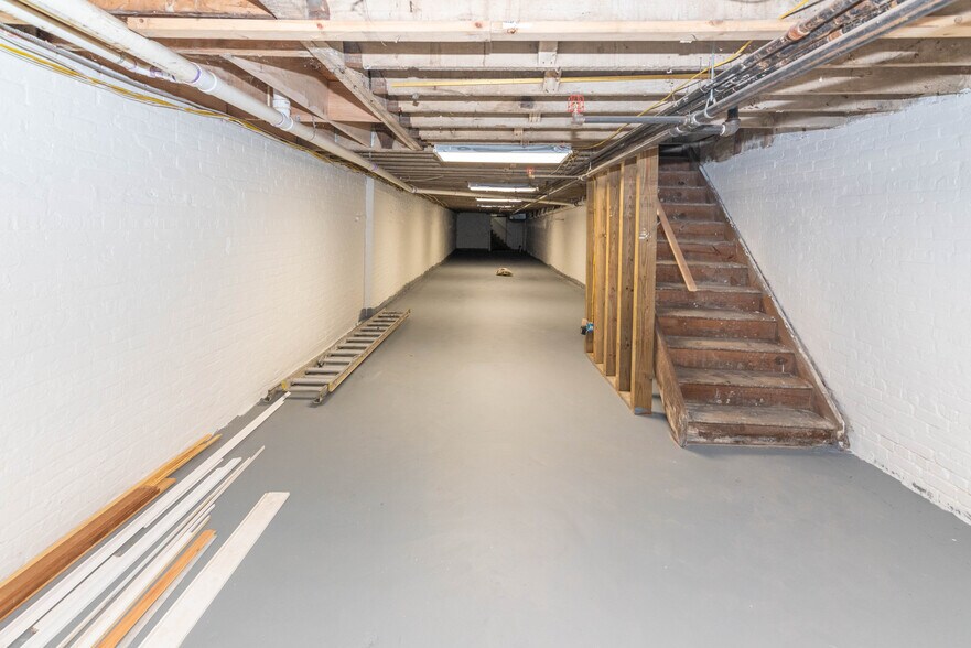 More Photos Of 316 S Broadway, Baltimore Storefront Retail Residential For Sale