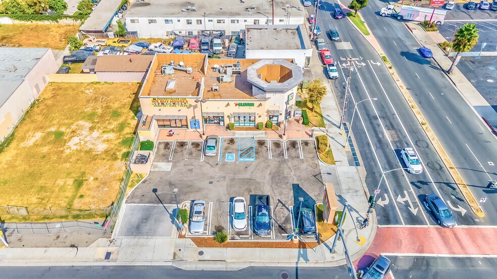 More Photos Of 11759 Carson St, Lakewood Convenience Store For Lease