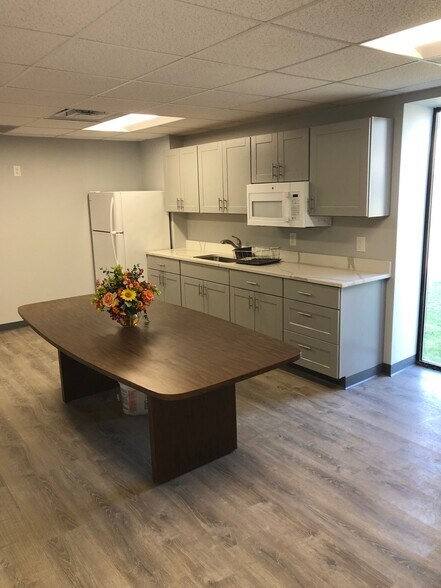 More Photos Of 1 Scobie Dr, Newburgh Office For Lease