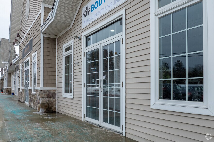 More Photos Of 281-285 Calef Hwy, Epping Freestanding For Lease