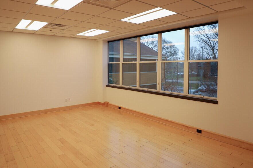 More Photos Of 4301 Canal Ave SW, Grandville Office For Sale