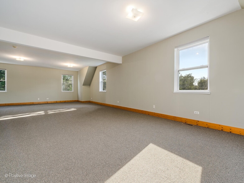 More Photos Of 1125 N Delany Rd, Gurnee Medical For Sale