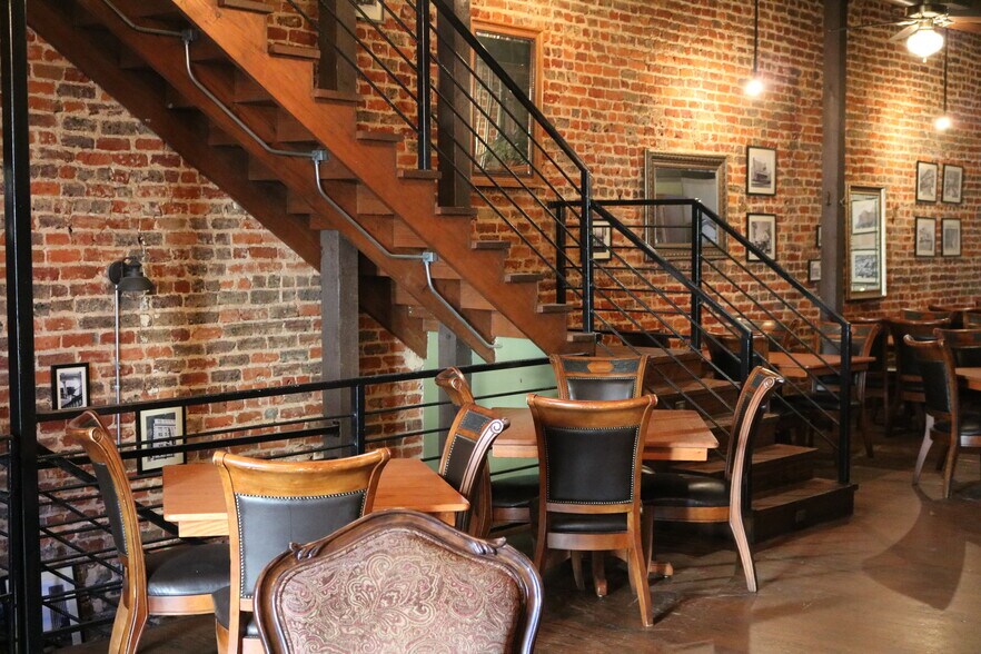 More Photos Of 111 E Erwin St, Tyler Storefront Retail Office For Lease