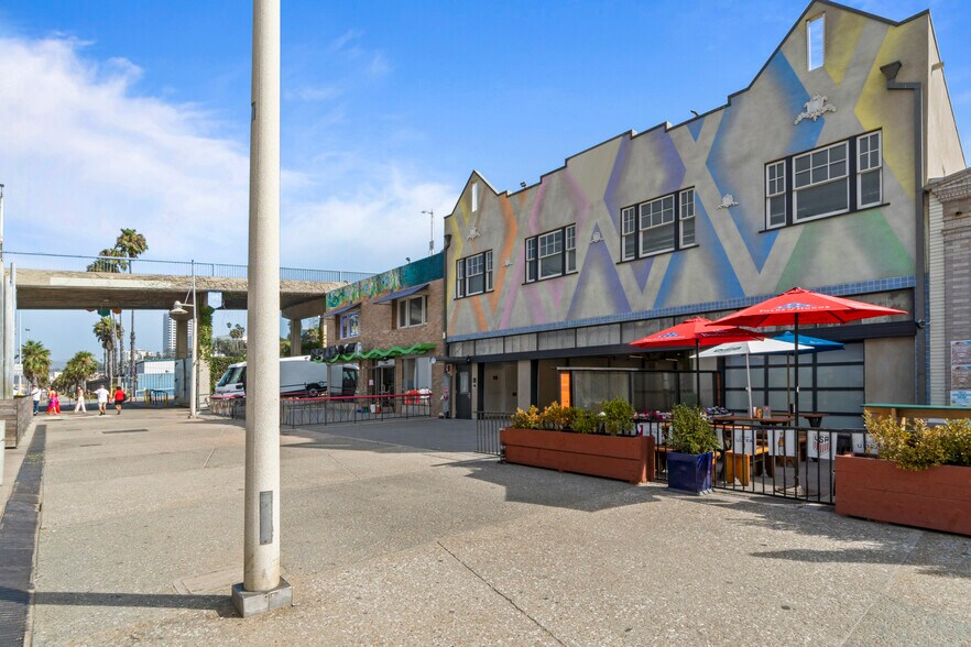 More Photos Of 1605 Ocean Front Walk, Santa Monica Storefront For Lease