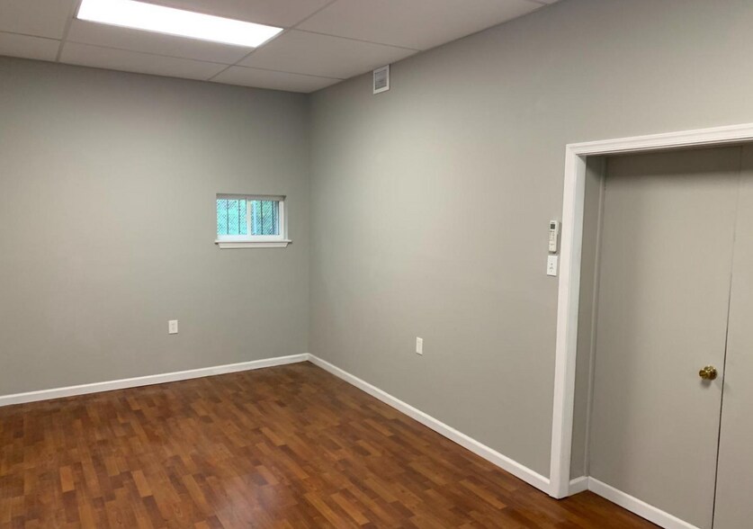 More Photos Of 2712 Sparrows Point Rd, Baltimore Light Manufacturing For Sale