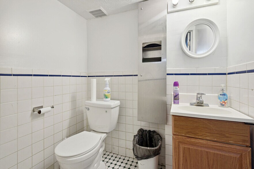 More Photos Of 3209 Mt Pleasant St NW, Washington Restaurant For Sale