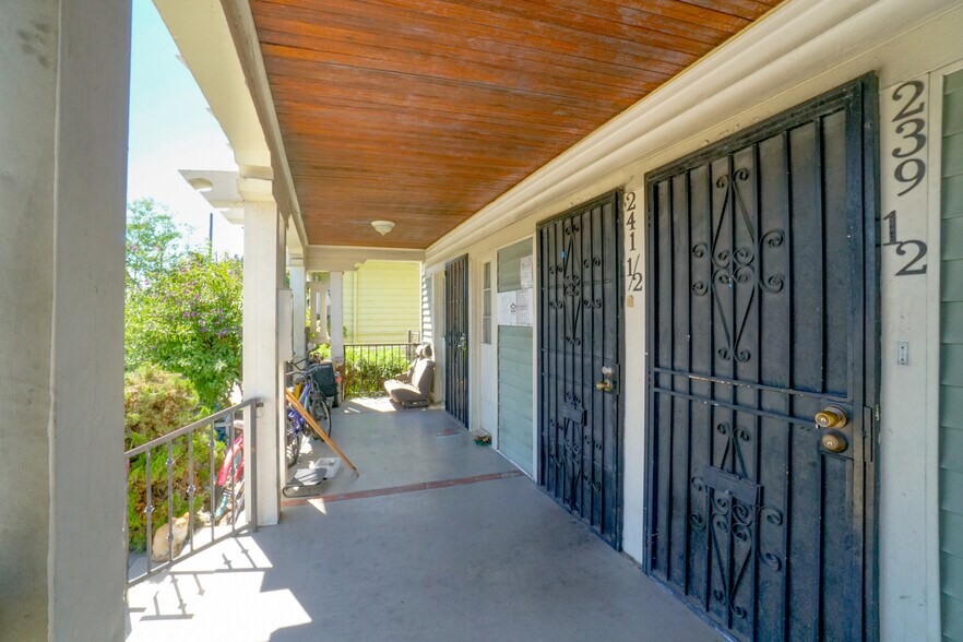 More Photos Of 239 W 43rd St, Los Angeles Apartments For Sale