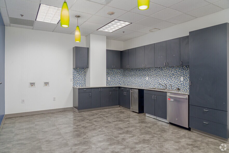 More Photos Of 8020 Arco Corporate Dr, Raleigh Unknown For Lease