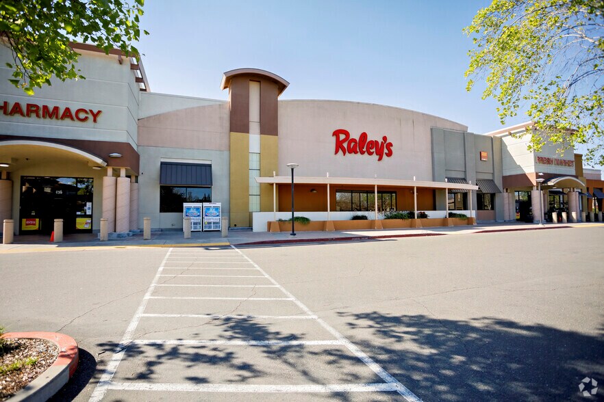 More Photos Of 3020 Floyd Ave, Modesto General Retail For Lease