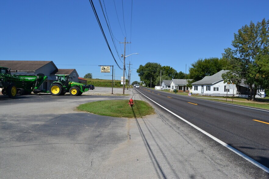 More Photos Of 1111 W 3rd St, Rushville Freestanding For Lease