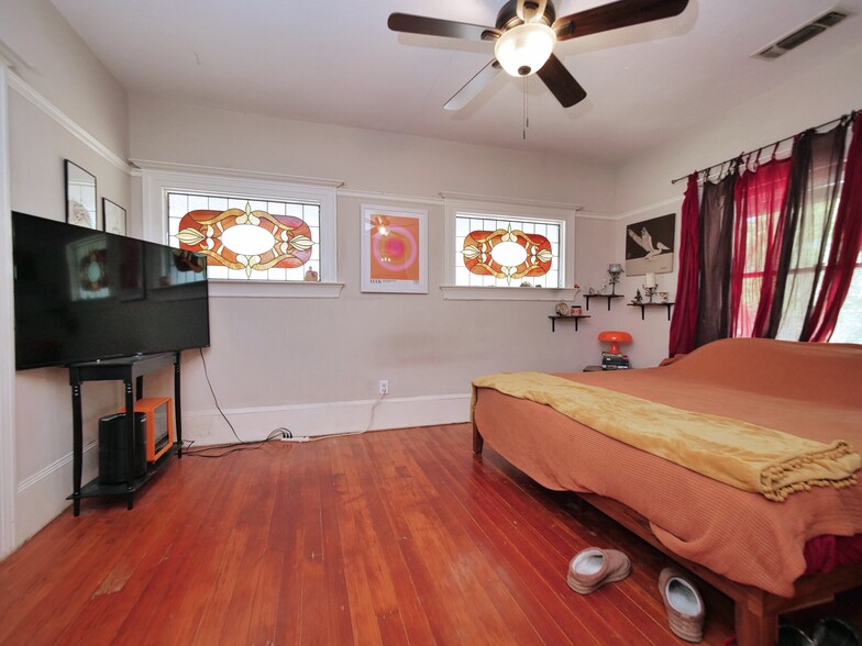 More Photos Of 1901-1903 H St, Sacramento Apartments For Sale