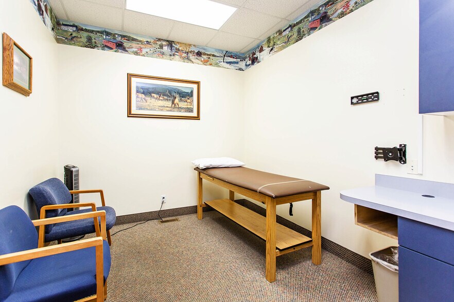 More Photos Of 1263 Bennett Ave, Burley Medical For Lease