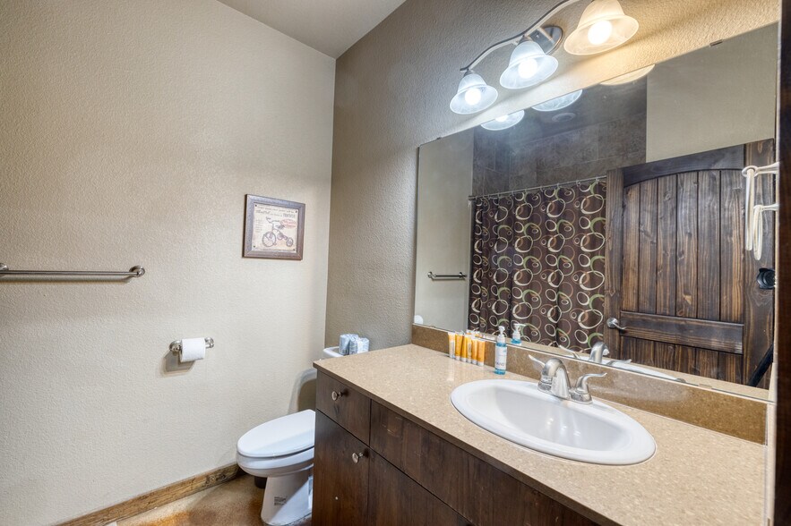 More Photos Of 16 Mountain Laurel Ln, Concan Hospitality For Sale