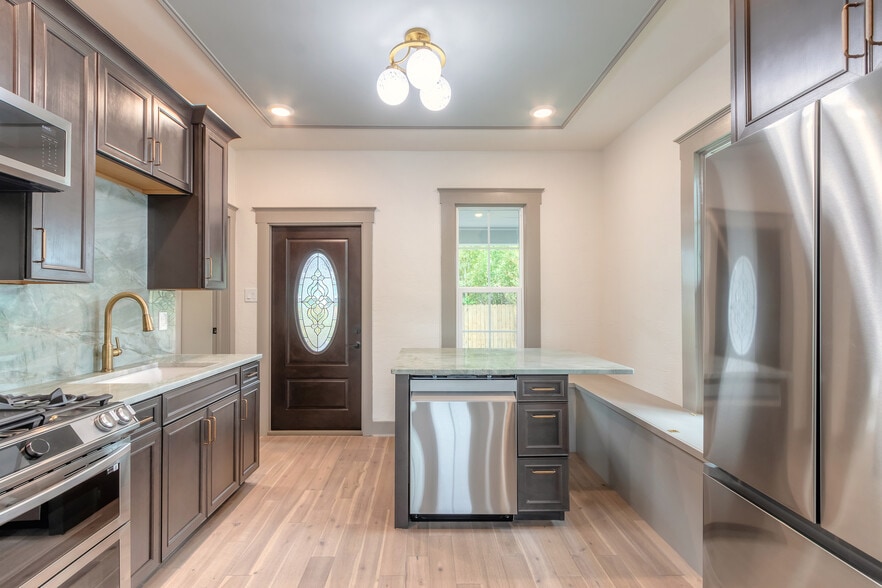 More Photos Of 208 Douglas St, New Smyrna Beach Office Residential For Sale