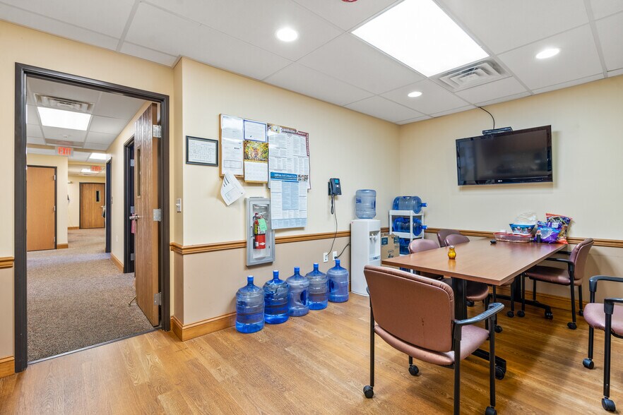 More Photos Of 77-87 Glade Dr, Kittanning Flex For Sale