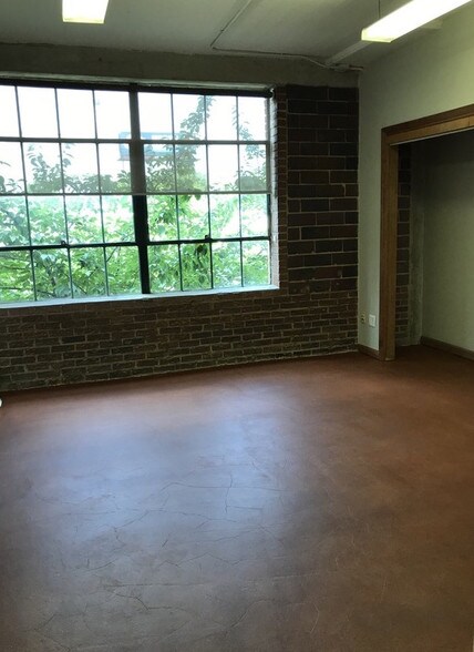 More Photos Of 1230 W Morehead St, Charlotte Loft Creative Space For Lease