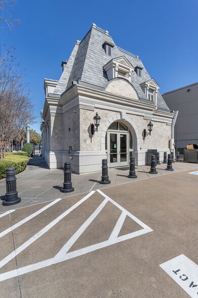 More Photos Of 5800 W Northwest Hwy, Dallas Office For Sale