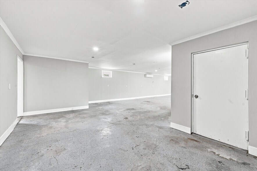 More Photos Of 806 Powell Ave, Darby Office For Sale