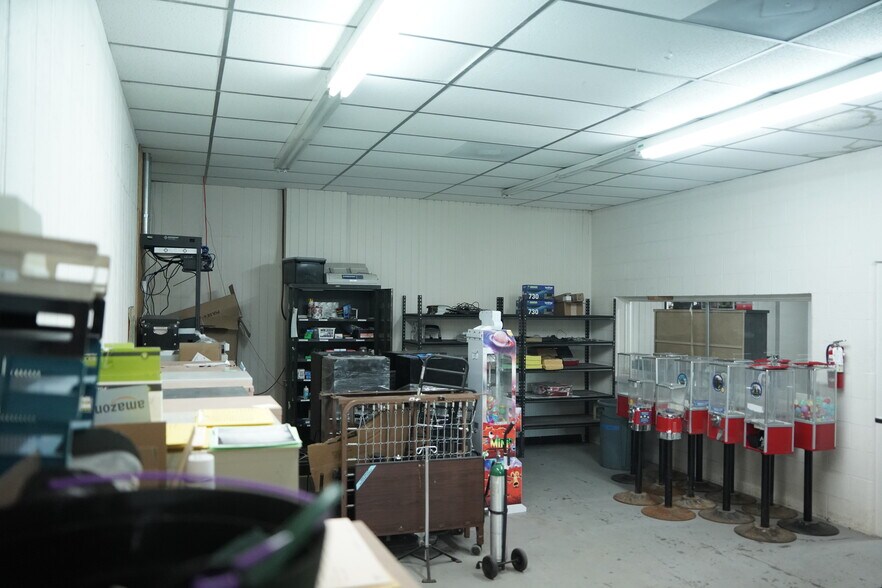 More Photos Of 215 N Main Ave, Big Lake Flex For Sale