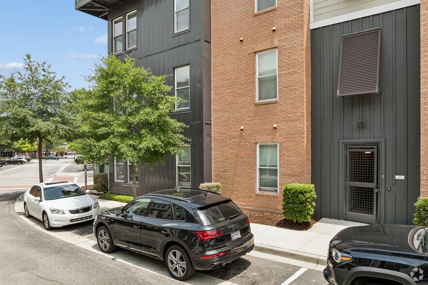 More Photos Of 725-735 Coleman Blvd, Mount Pleasant Apartments For Lease