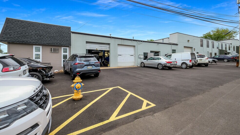 More Photos Of 400 Lincoln Ave, Hatboro Light Distribution For Sale