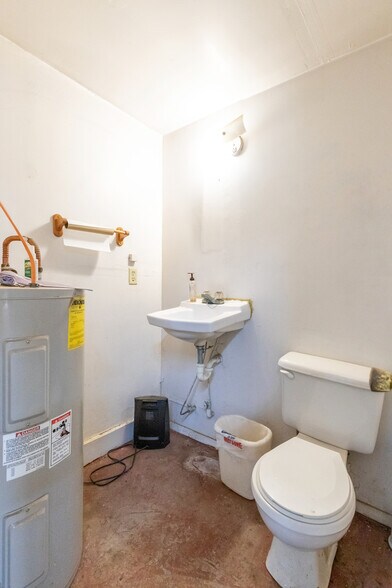 More Photos Of 711 S 3rd Ave, Munday Warehouse For Sale