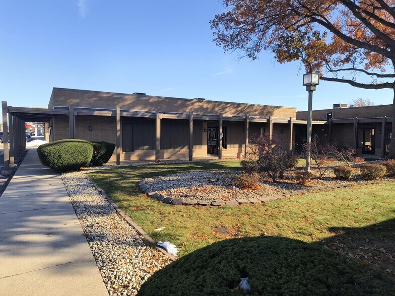 More Photos Of 1640-1646 45th St, Munster Office For Sale