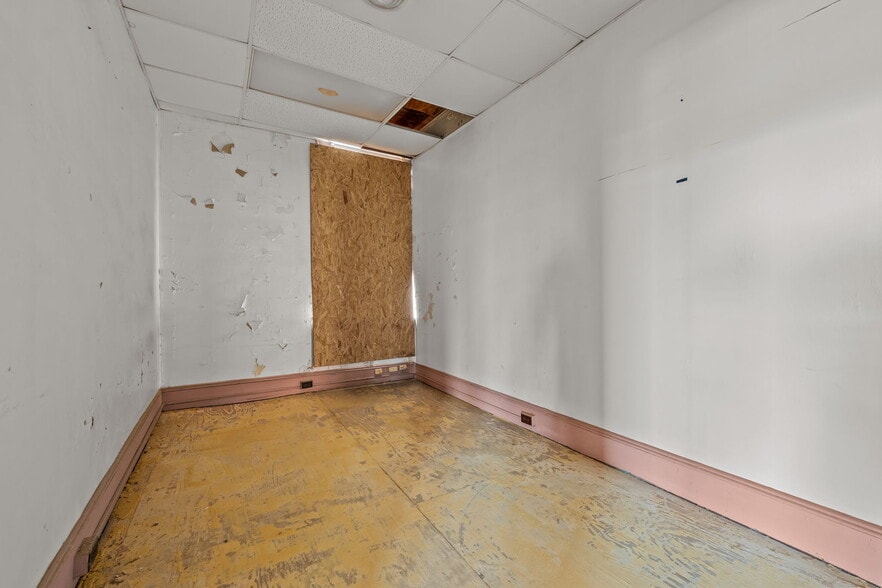 More Photos Of 220-222 S Scales St, Reidsville Storefront Retail Office For Sale