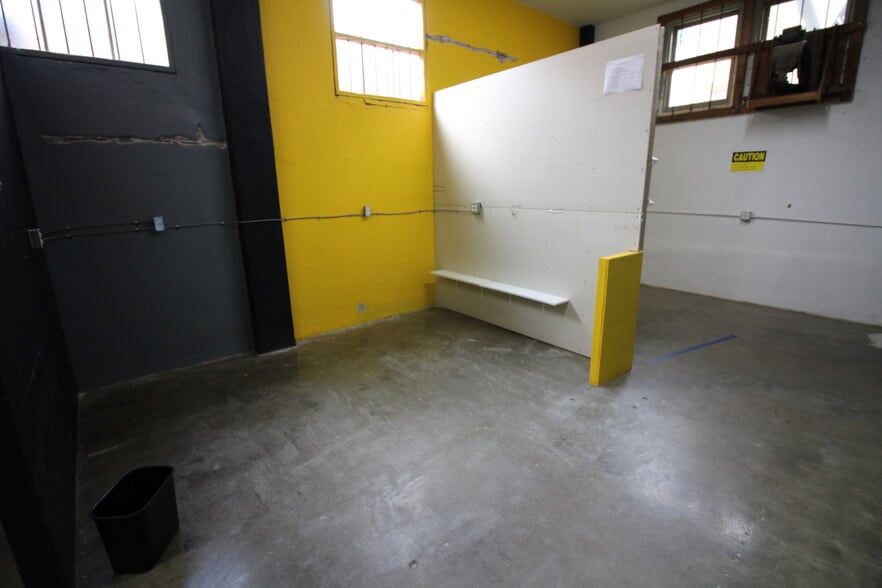 More Photos Of 3780 Mission Blvd, San Diego General Retail For Lease