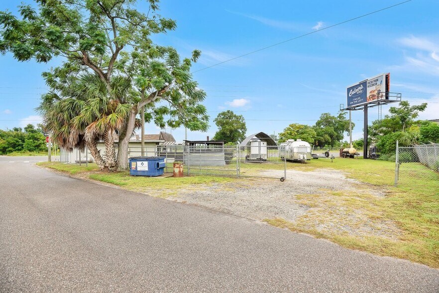 More Photos Of 3101 N Orange Blossom Trl, Zellwood Restaurant For Sale