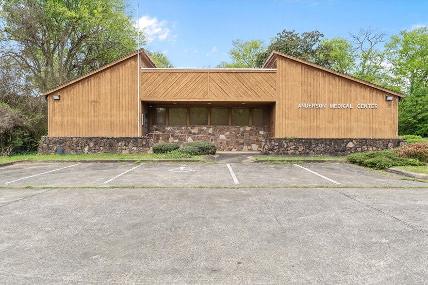 Primary Photo Of 812 S Main St, Cedartown Rehabilitation Center For Sale