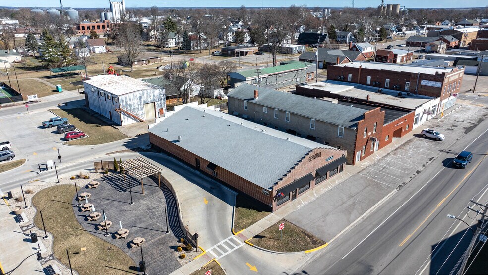 More Photos Of 309 N State St, Jerseyville Coworking Space