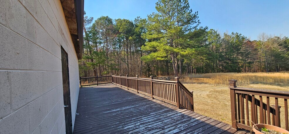 More Photos Of 302 W Colonial Trail Hwy, Blackstone Freestanding For Lease