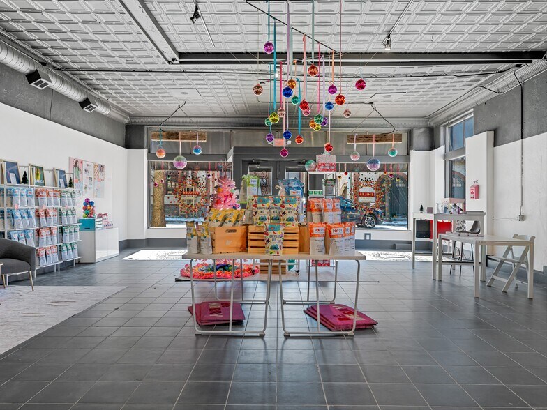 More Photos Of 14 Lodge St, Asheville Storefront Retail Office For Lease