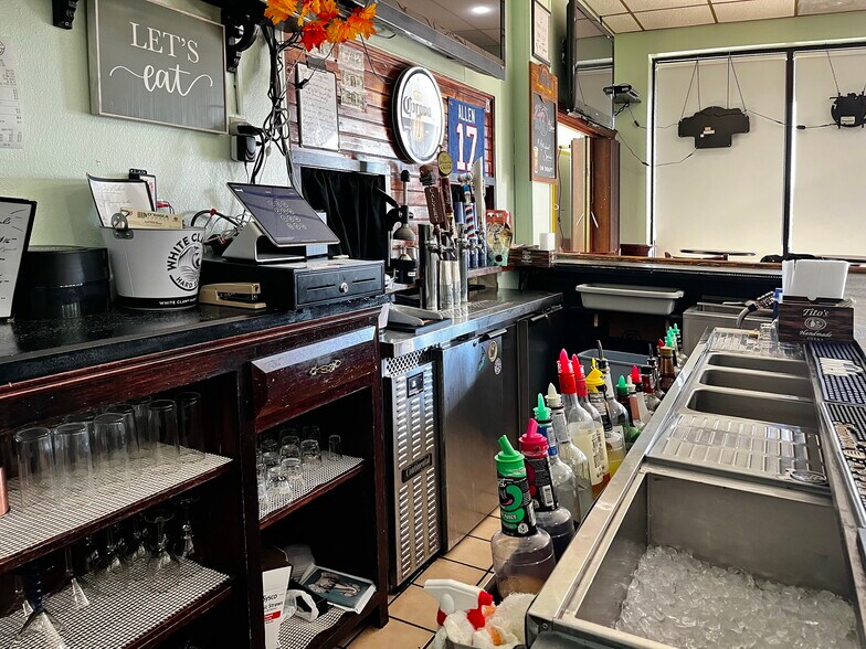 More Photos Of 32 N Dupont Hwy, Selbyville Unknown For Lease