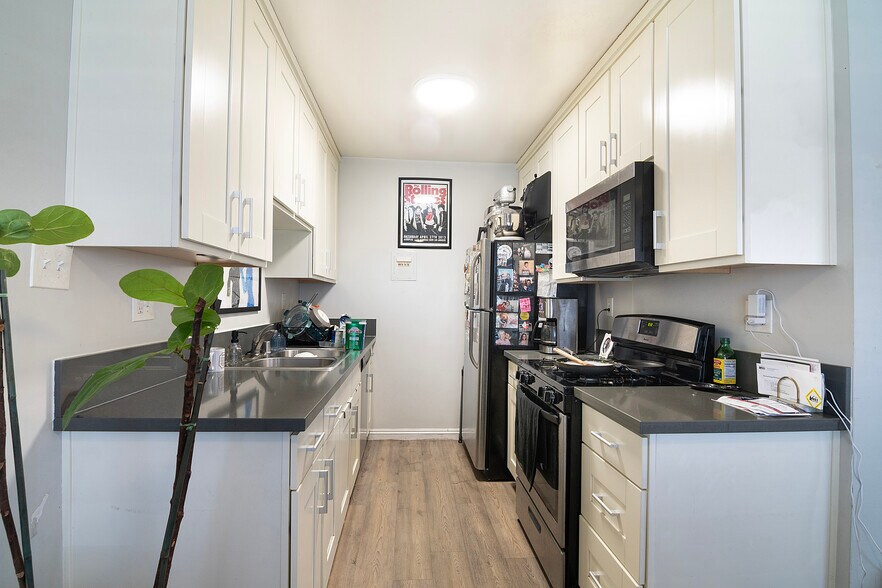More Photos Of 1852 N Wilton Pl, Los Angeles Apartments For Sale