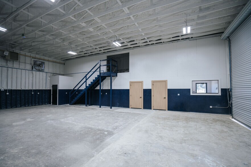 More Photos Of 2603 S Kaufman St, Ennis Industrial For Sale