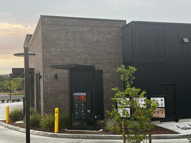 More Photos Of 380 Lone Pine Blvd, The Dalles General Retail For Lease