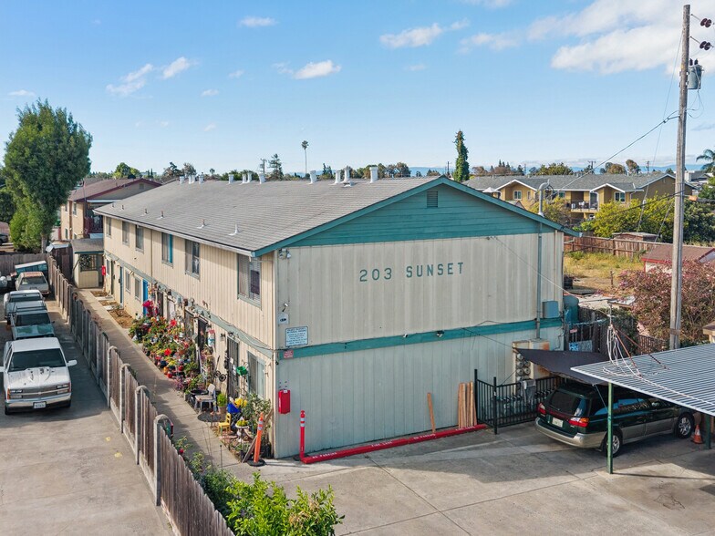More Photos Of 203 Sunset Blvd, Hayward Apartments For Sale