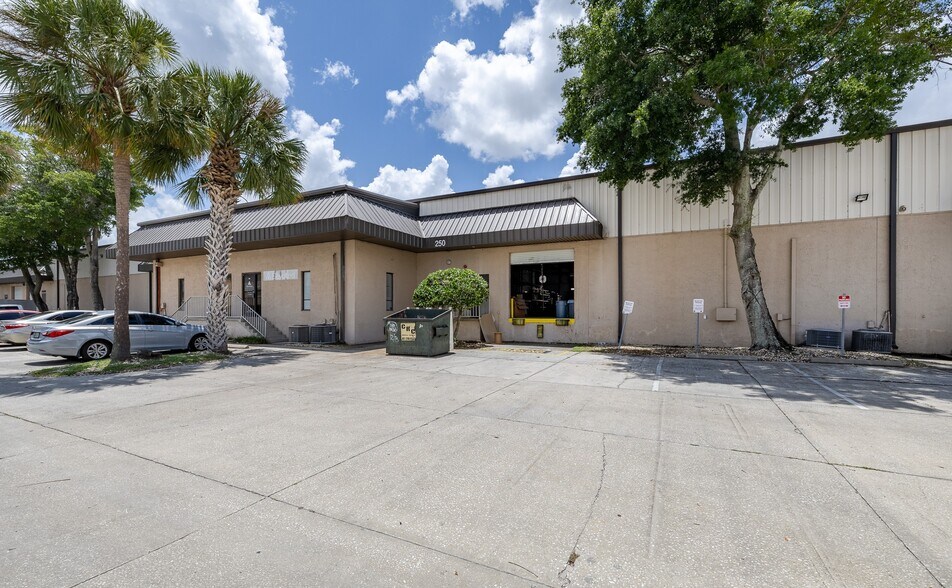 More Photos Of 830 S Ronald Reagan Blvd, Longwood Unknown For Lease