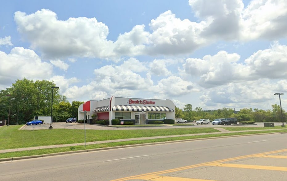 Primary Photo Of 3170 Towne Blvd, Middletown Restaurant For Sale