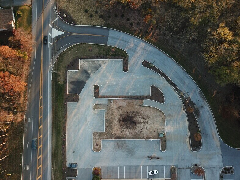 More Photos Of 275 Limestone Rd, Oxford Unknown For Lease