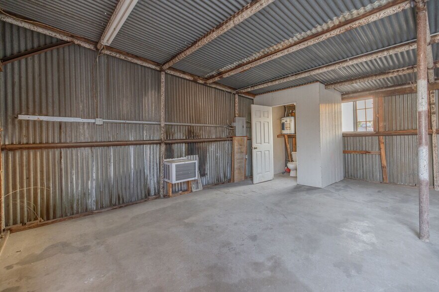 More Photos Of 1334 W Goshen Ave, Visalia Warehouse For Sale