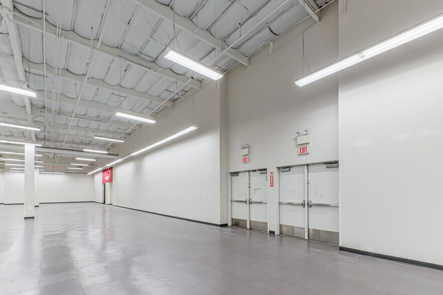More Photos Of 3660 S 16th Ave, Tucson Department Store For Lease