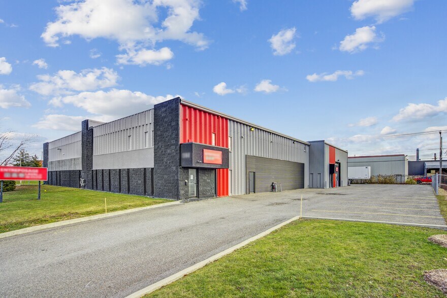 More Photos Of 1550-1560 Rue Michelin, Laval Self Storage For Sale